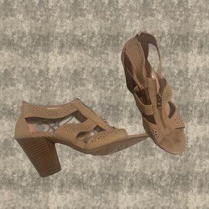 In very good condition size 9